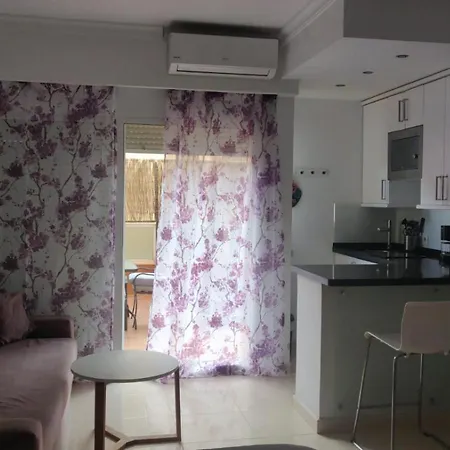 Hotel Pyr, Spacious Studio With A Big Terrace Апартаменты *