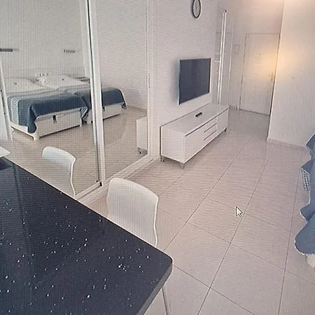 Hotel Pyr, Spacious Studio With A Big Terrace